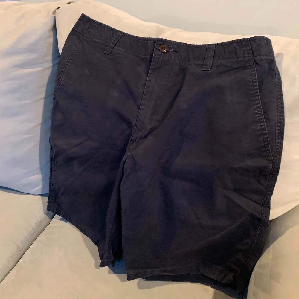 Dockers navy shorts 32 waist;
